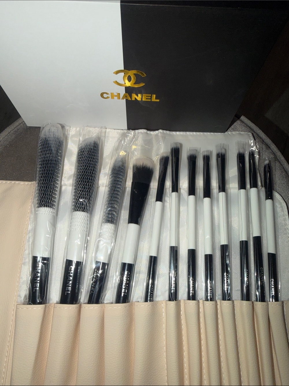 CHANEL Leather Case Black Brush Roll with White Handled Brushes Black Logo - Picture 5 of 5